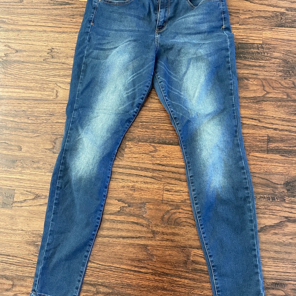 Mudd Women's Skinny Jeans in Blue Wash